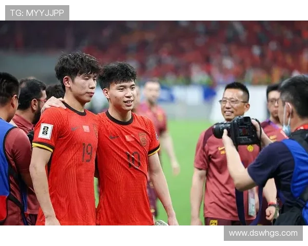 中国足球队迎战强敌备战亚洲杯，全新阵容引发球迷热议