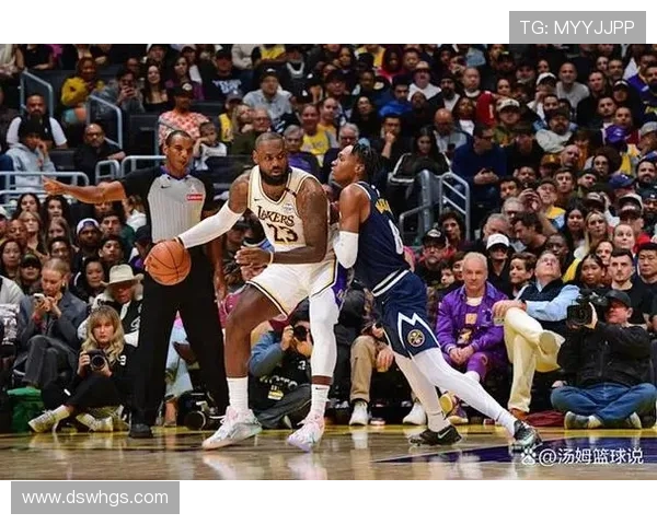 勒布朗詹姆斯领衔湖人迎战勇士,双方季前赛激烈对决引发球迷热议 勒布朗詹姆斯领衔湖人迎战勇士,双方季前赛激烈对决引发球迷热议