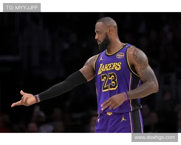 湖人逆袭勇士迎来季前赛开门红 詹姆斯状态火热砍下全场最高分