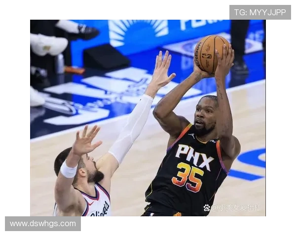 太阳队全力备战新赛季，杜兰特与比尔双星组合引发球迷热议