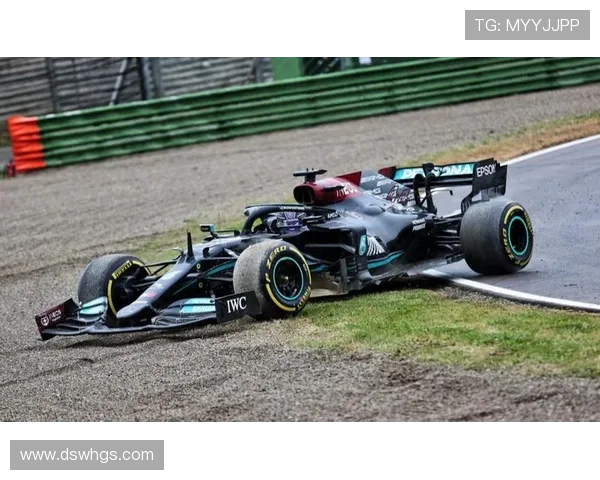 F1赛季激战正酣 车手排名变化引发关注 新技术创新或改变比赛格局