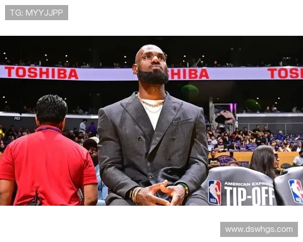 湖人交易传闻升温詹姆斯表态球队调整方向引热议冲击季后赛前景未来